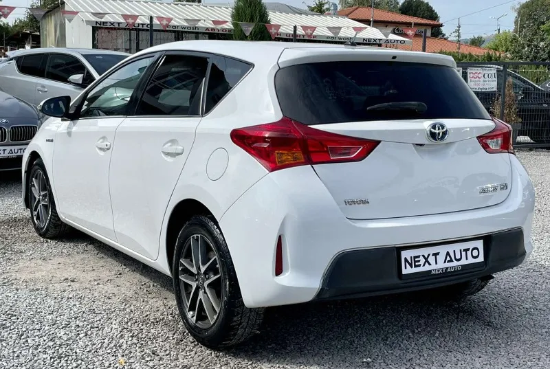 Toyota Auris 1.8Hybrid Image 7